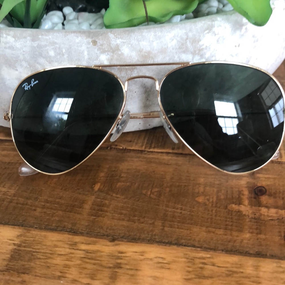 ray ban aviator black with gold frame
